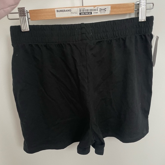 Brand new black aritiza weekend shorts, xs - Picture 2 of 4